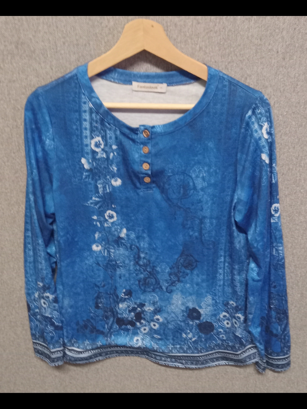 Fantaslook Blue Women's Long Sleeve Henley Tee - Blue Floral